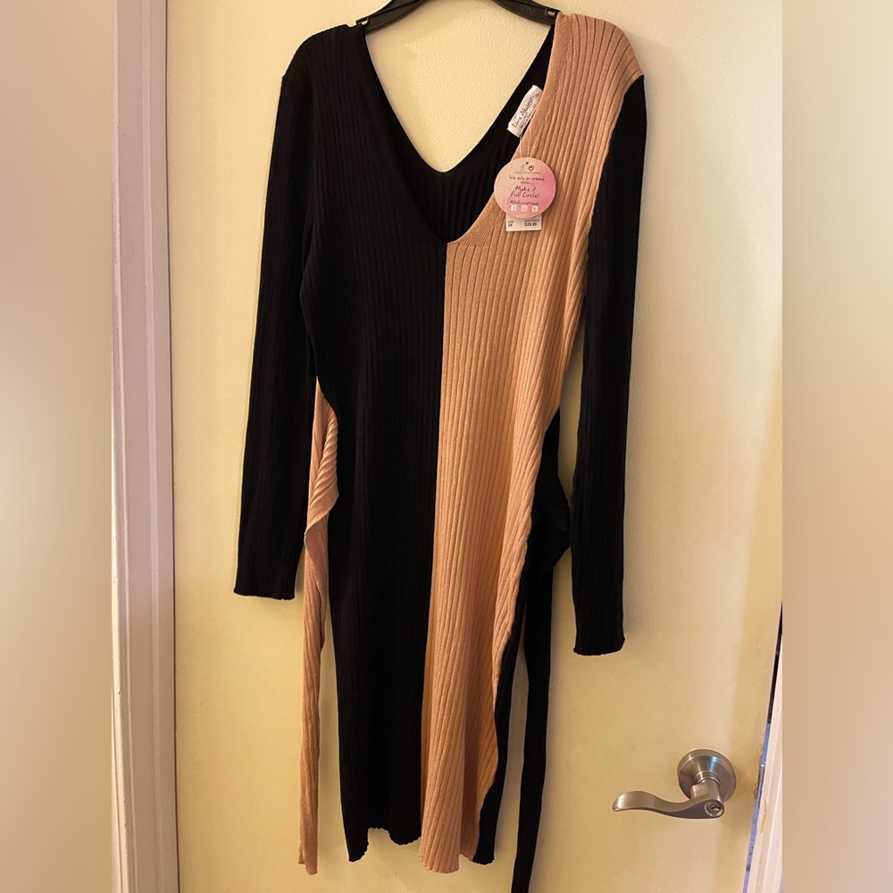 NWT love always sz 2X stretch blk/tan w/tie back Dress v neck
